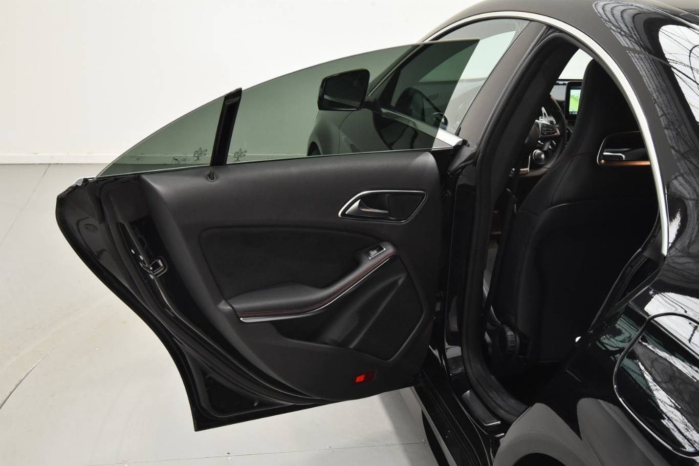 MERCEDES-BENZ CLA 180 16