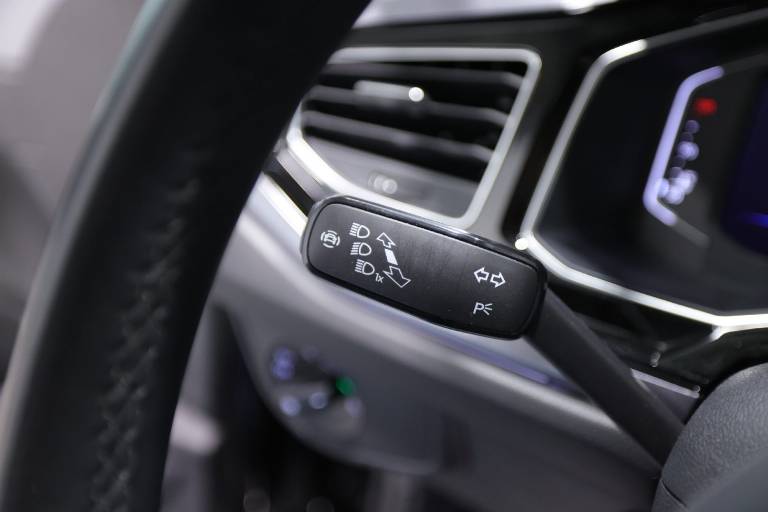 VOLKSWAGEN Polo 23