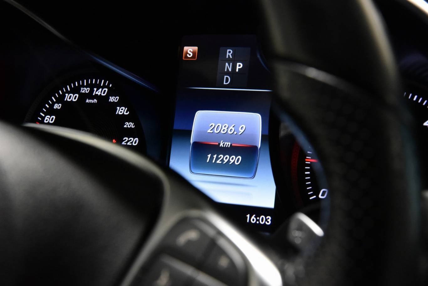 MERCEDES-BENZ GLC 220 27