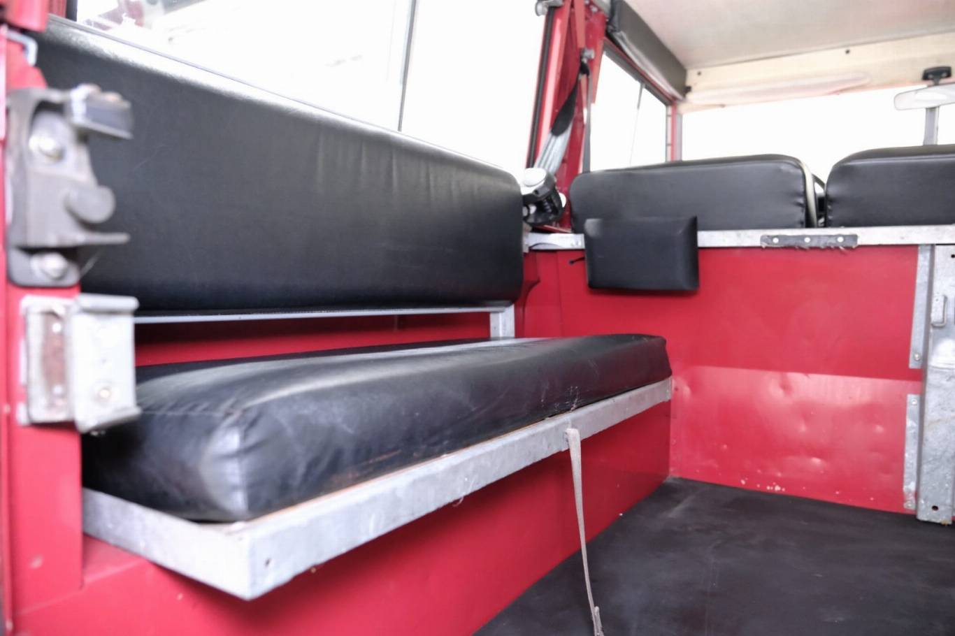 LAND ROVER Defender 26