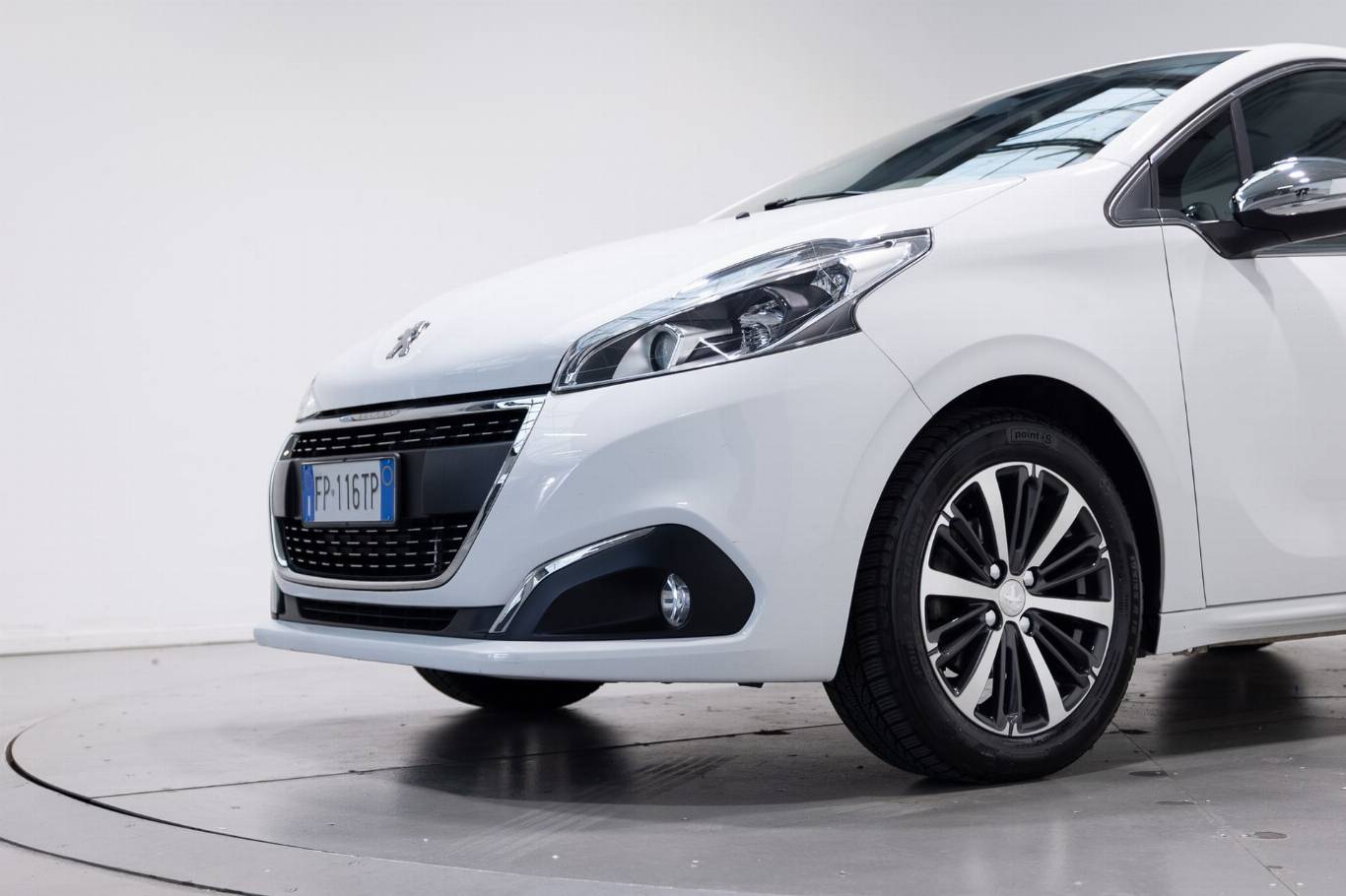 PEUGEOT 208 11
