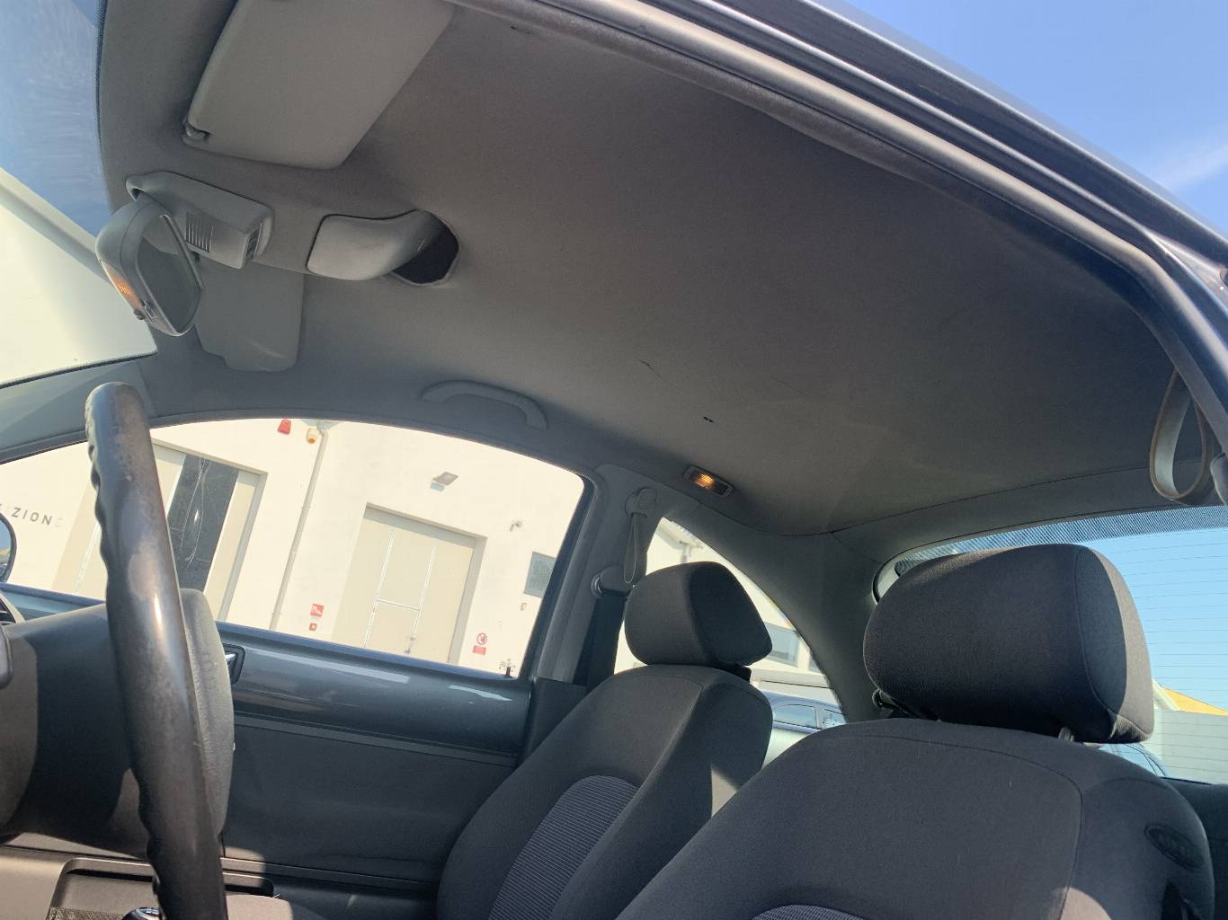 VOLKSWAGEN New Beetle 10