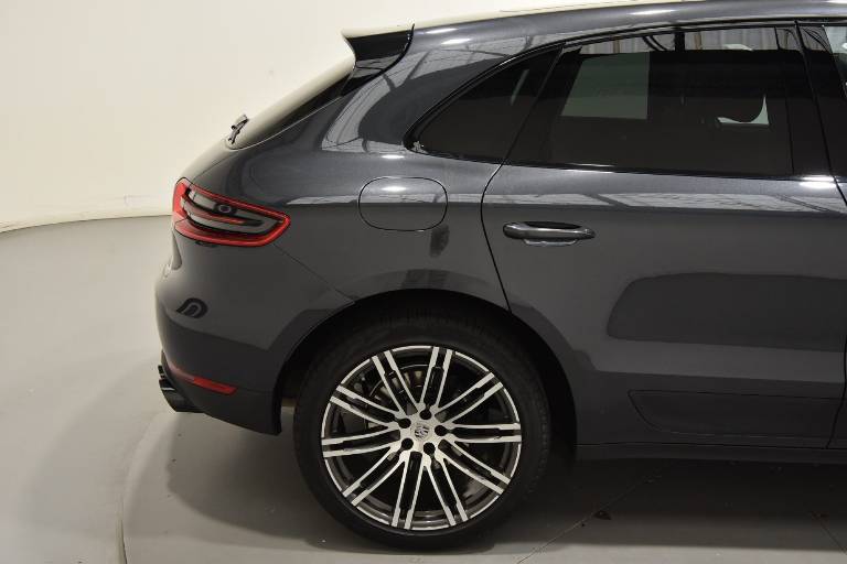PORSCHE Macan 61