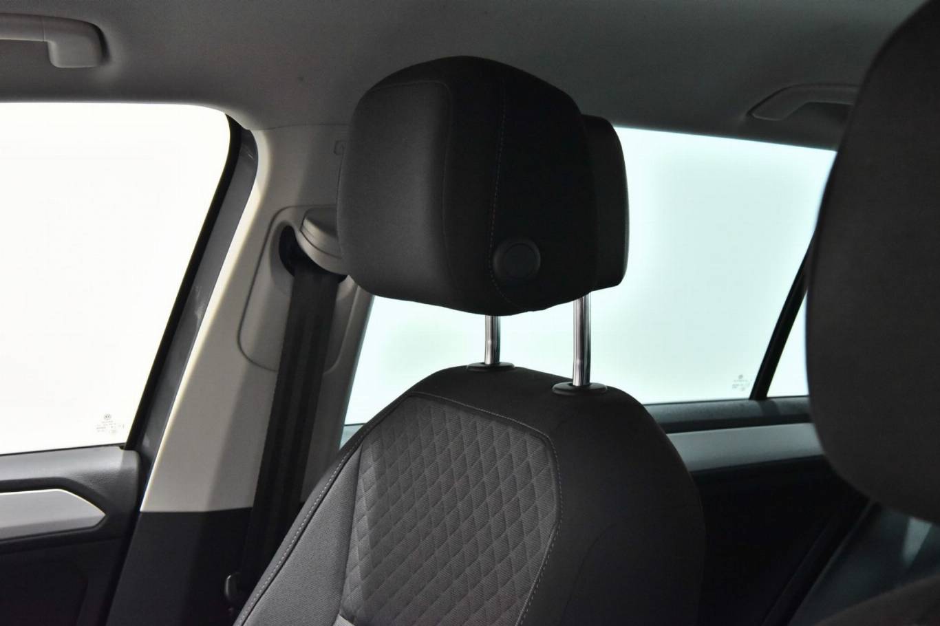 VOLKSWAGEN Tiguan 16
