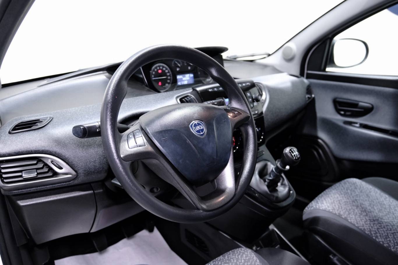 LANCIA Ypsilon 5