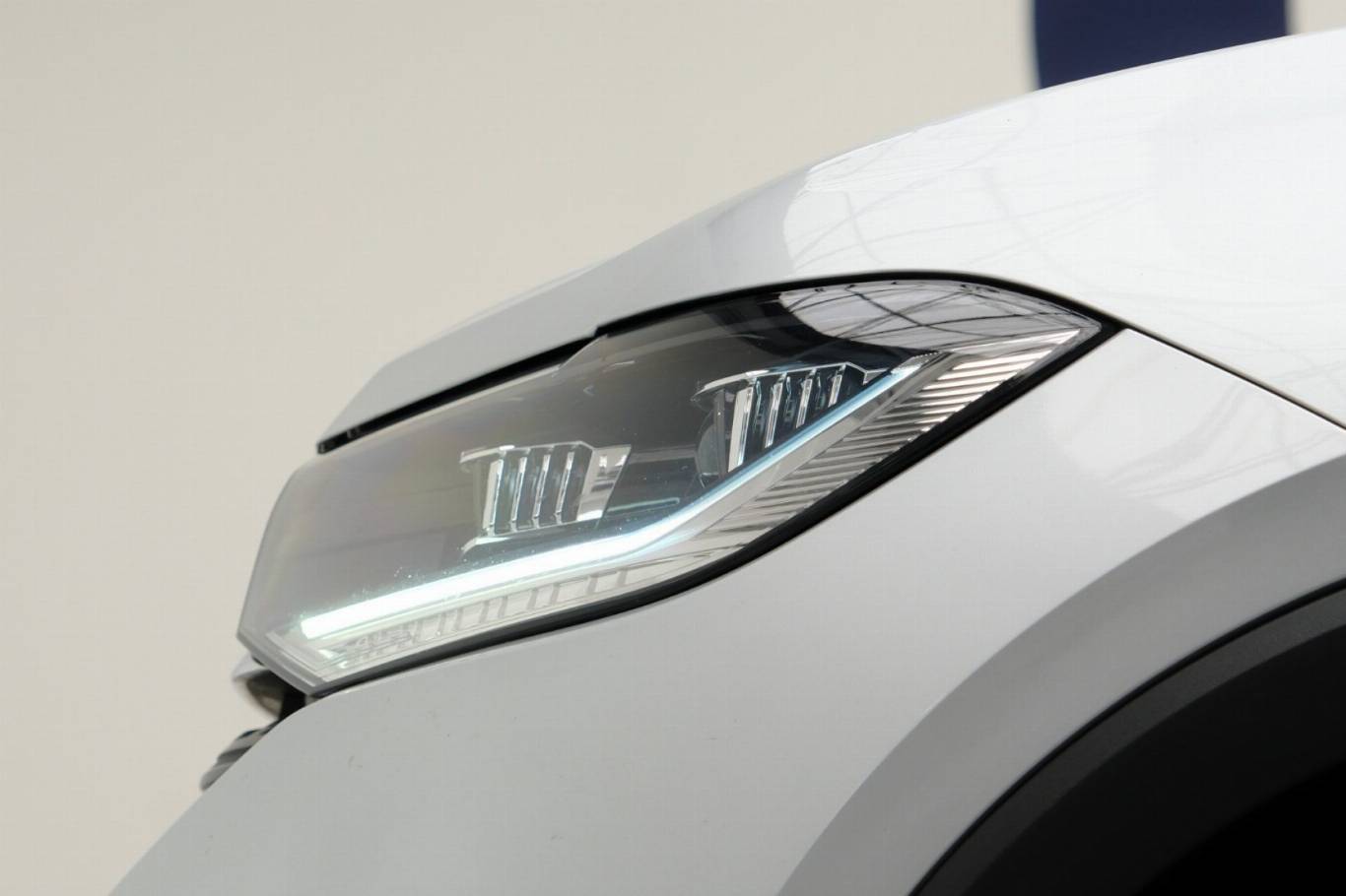 VOLKSWAGEN T-Cross 13