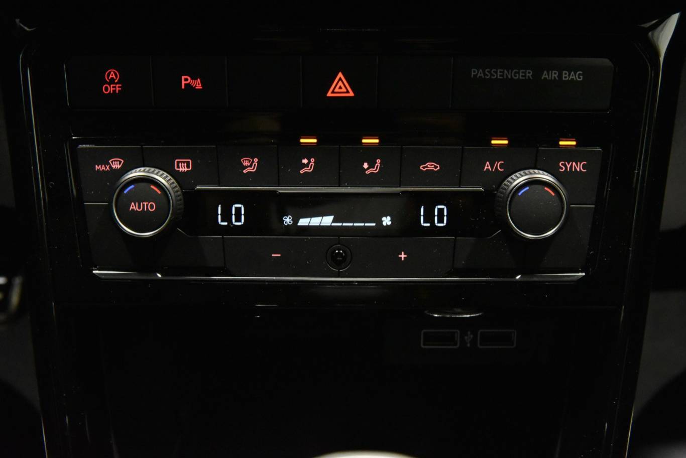 VOLKSWAGEN T-Cross 11