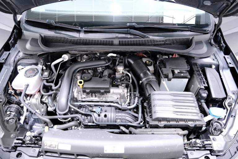 VOLKSWAGEN Polo 65