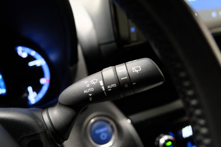 TOYOTA Yaris Cross 25