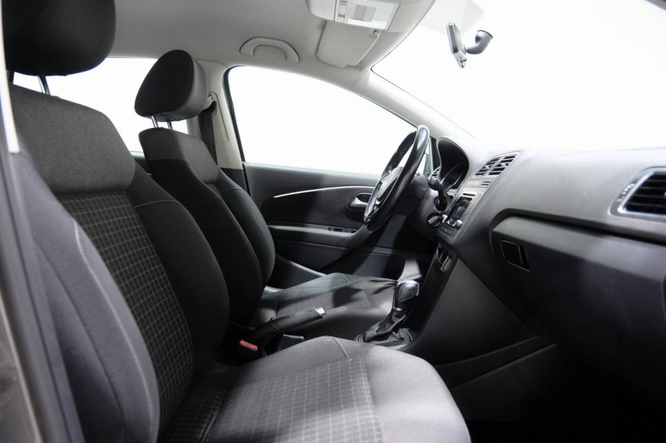 VOLKSWAGEN Polo 48