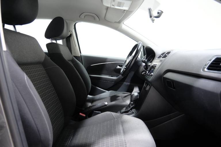 VOLKSWAGEN Polo 48