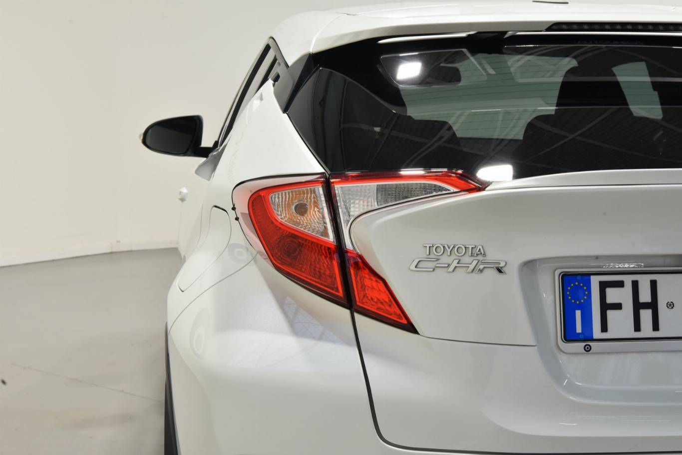 TOYOTA C-HR 19