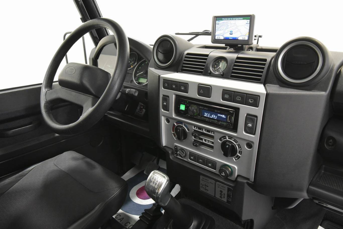 LAND ROVER Defender 24