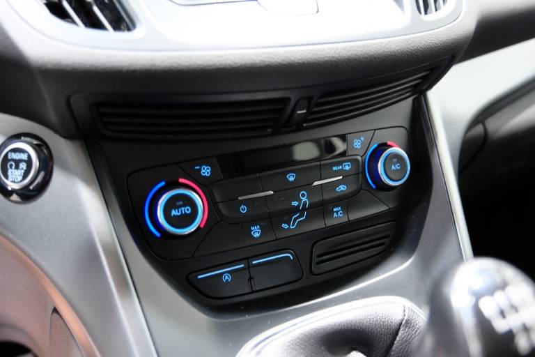 FORD Kuga 28