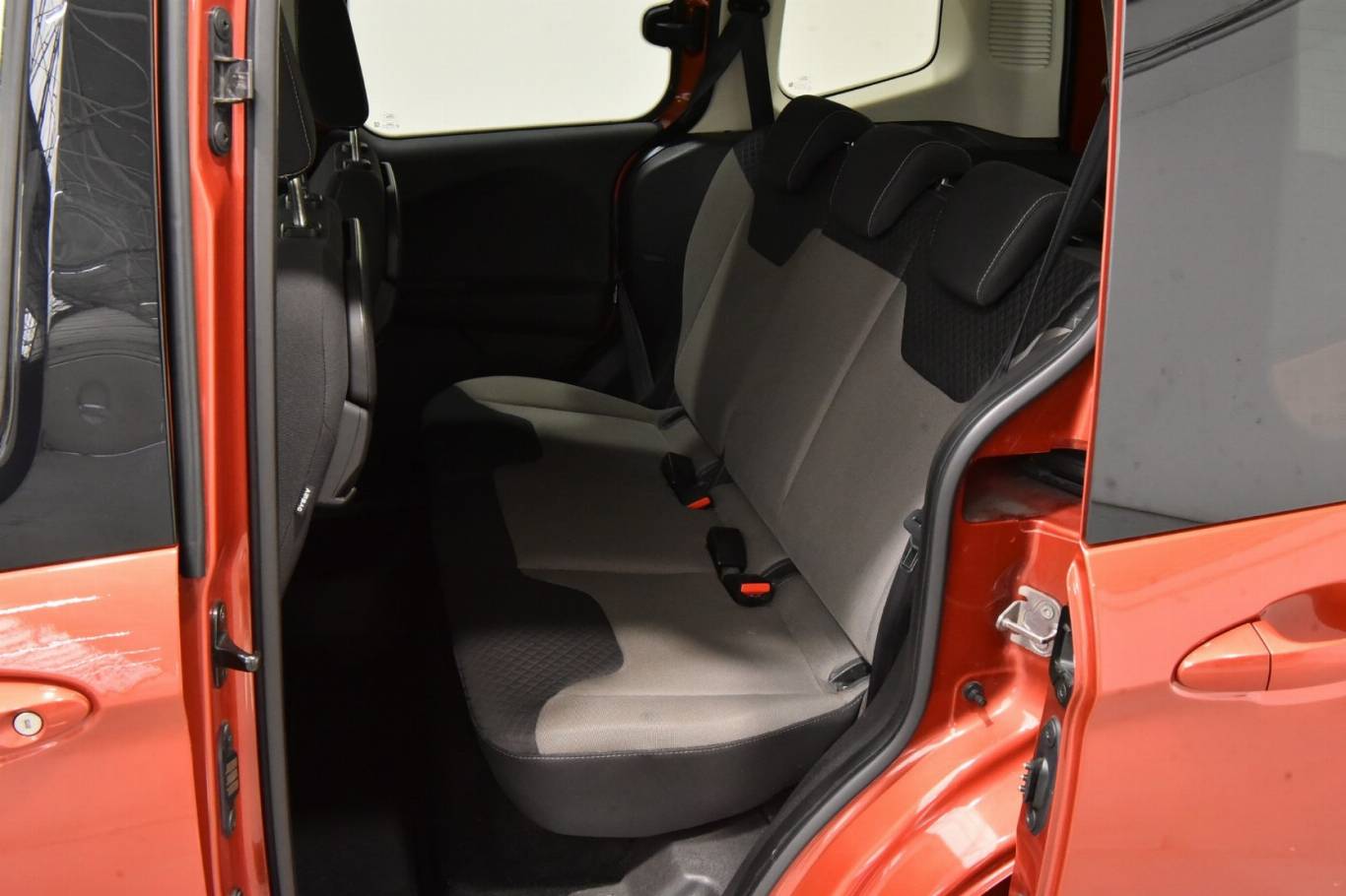 FORD Tourneo Courier 20