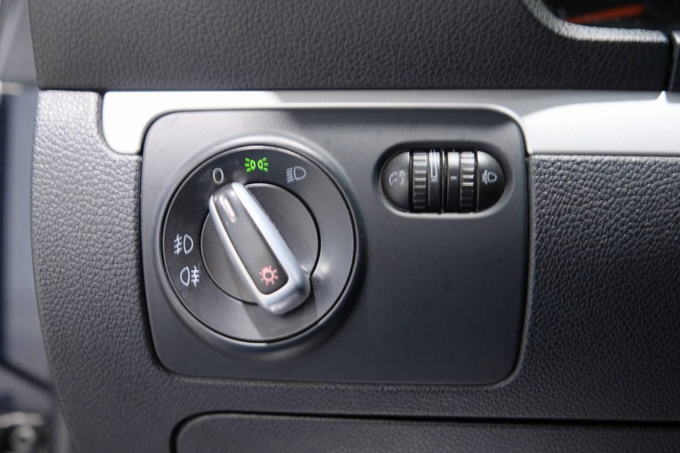 VOLKSWAGEN Scirocco 24