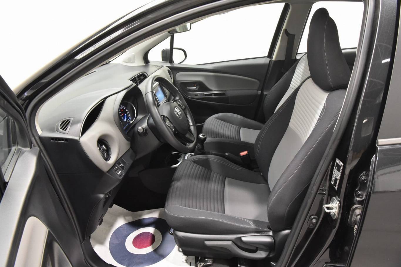 TOYOTA Yaris 3