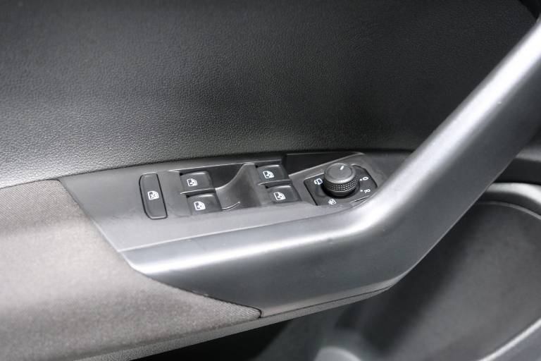 VOLKSWAGEN Polo 36