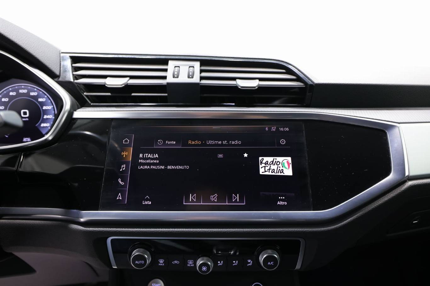 AUDI Q3 9