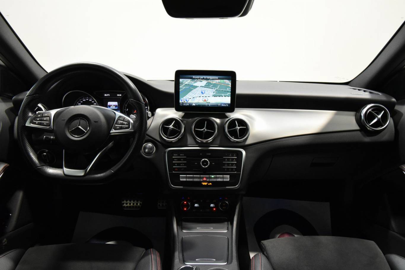 MERCEDES-BENZ GLA 200 22