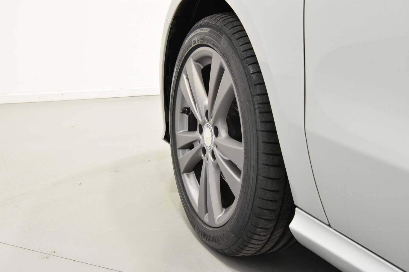 MERCEDES-BENZ A 180 8