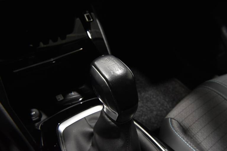 PEUGEOT 208 18