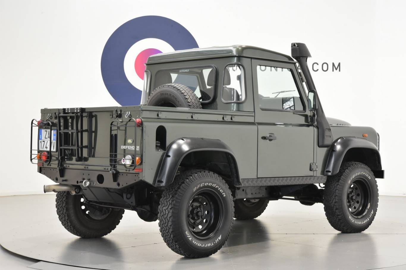 LAND ROVER Defender 28