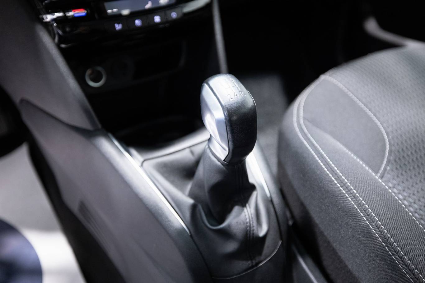 PEUGEOT 208 28
