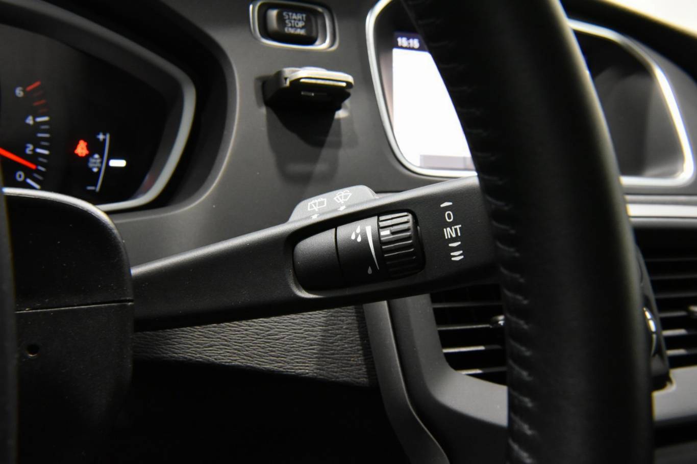 VOLVO V40 Cross Country 27