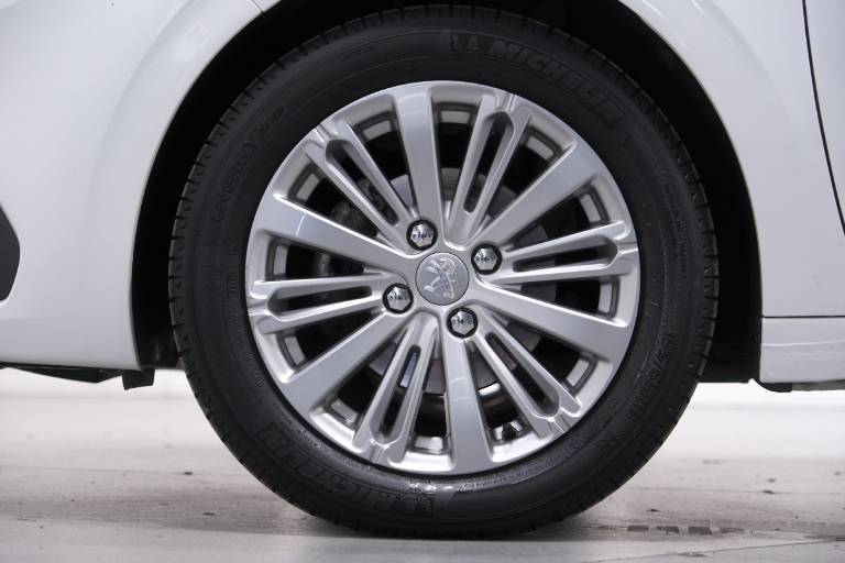 PEUGEOT 208 12