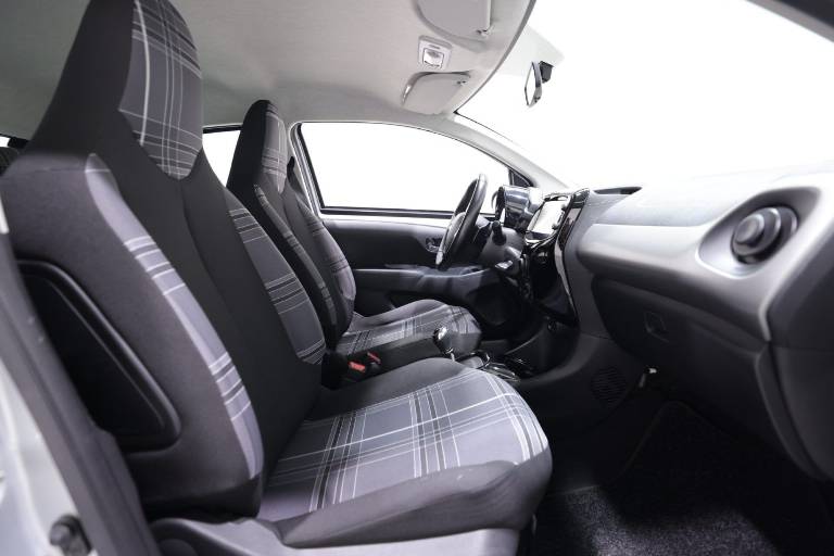PEUGEOT 108 43