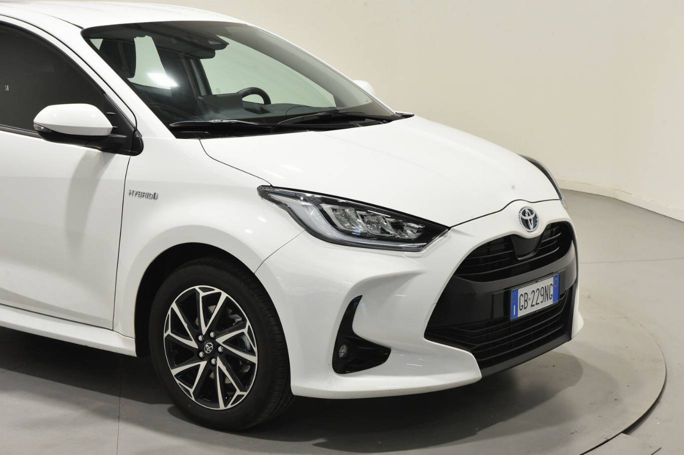 TOYOTA Yaris 16