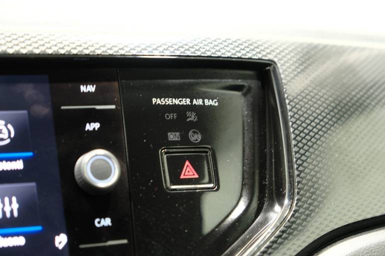 VOLKSWAGEN Polo 32