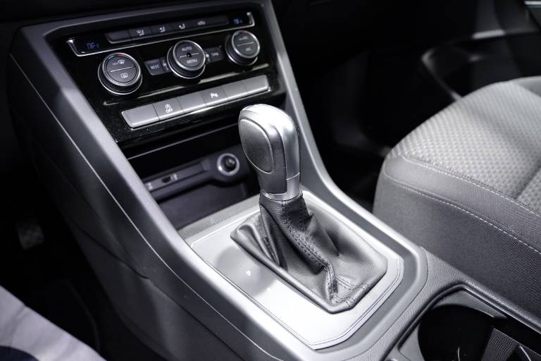 VOLKSWAGEN Touran 28