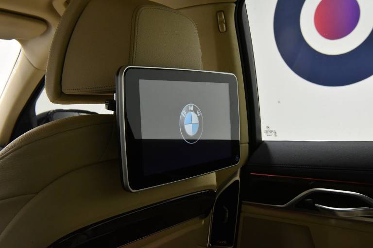 BMW 730 12