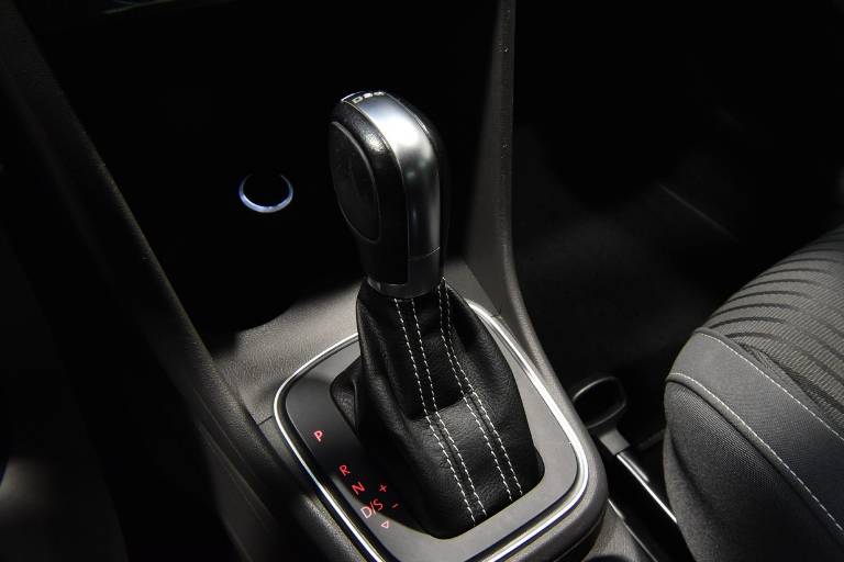VOLKSWAGEN Polo 10