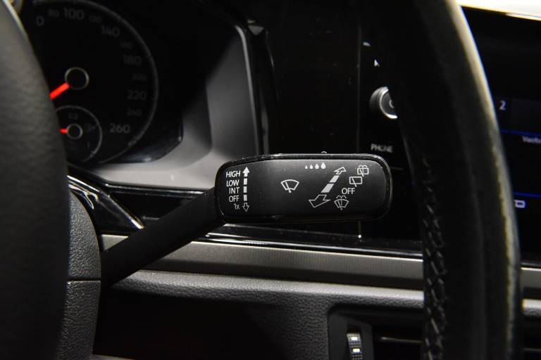 VOLKSWAGEN Polo 6