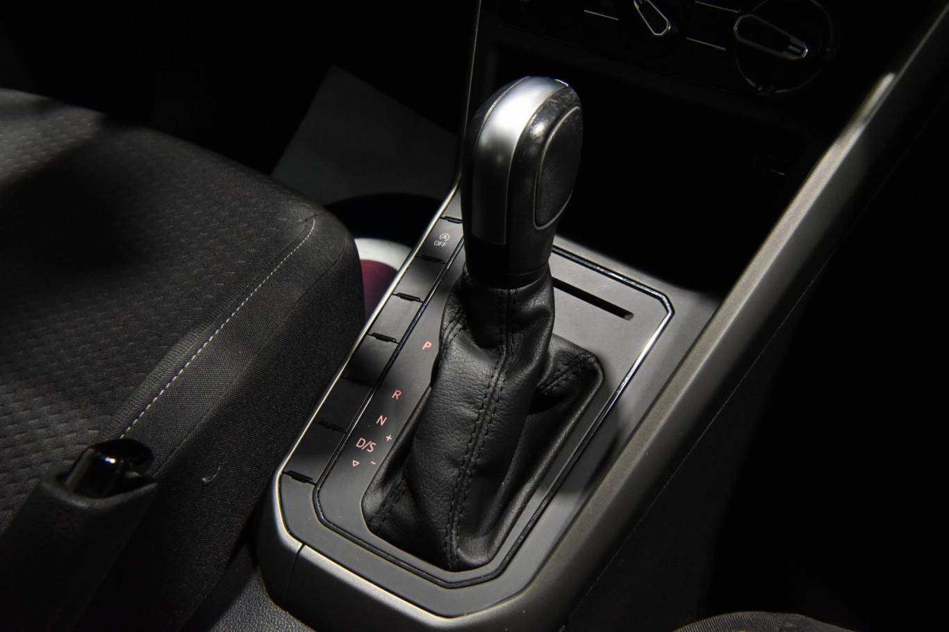 VOLKSWAGEN Polo 33
