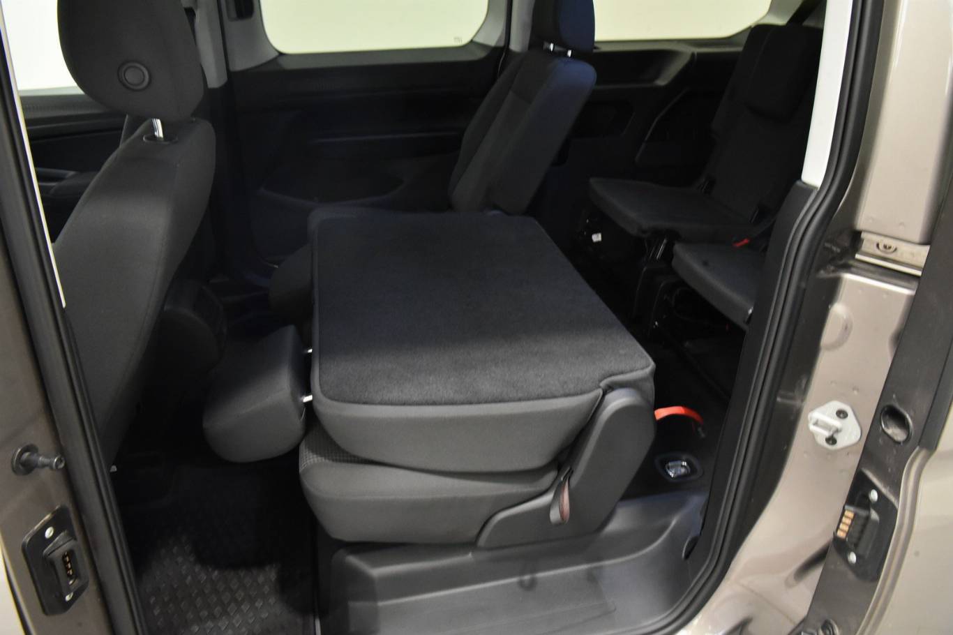 VOLKSWAGEN Caddy 16