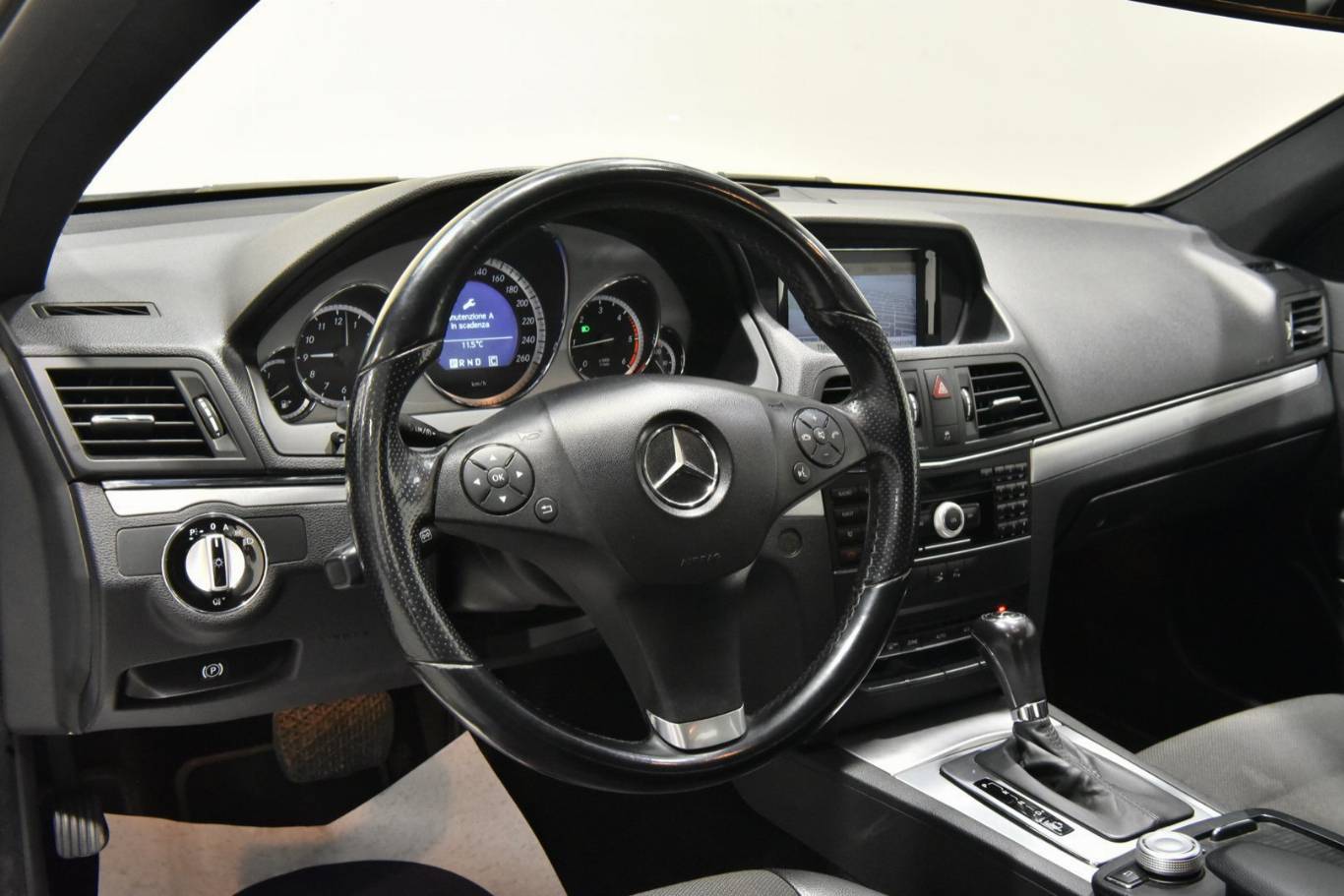 MERCEDES-BENZ E 220 3