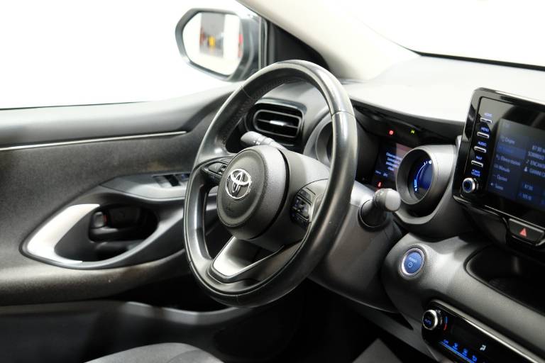 TOYOTA Yaris 56