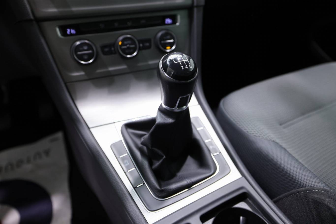 VOLKSWAGEN Golf 27