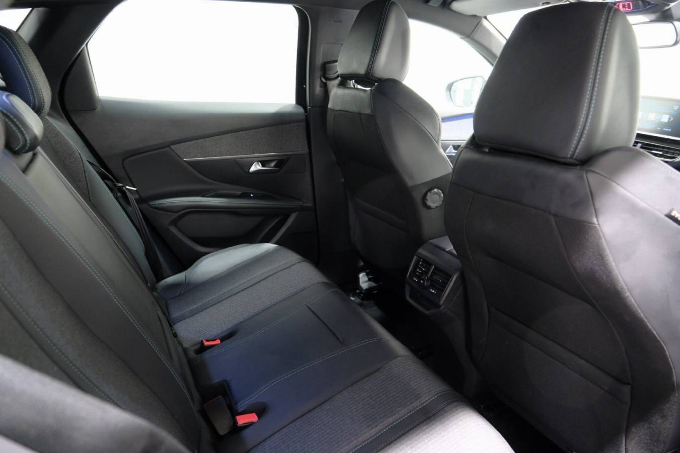 PEUGEOT 3008 61