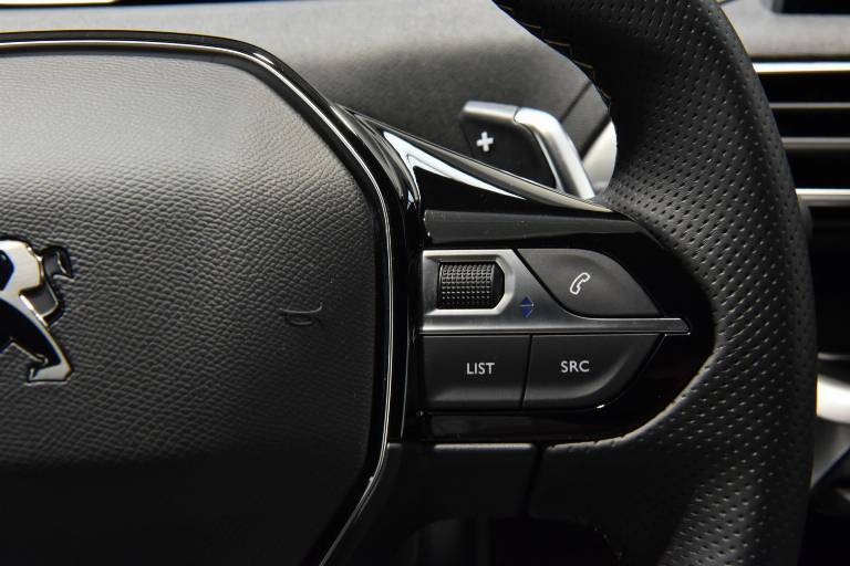 PEUGEOT 5008 8