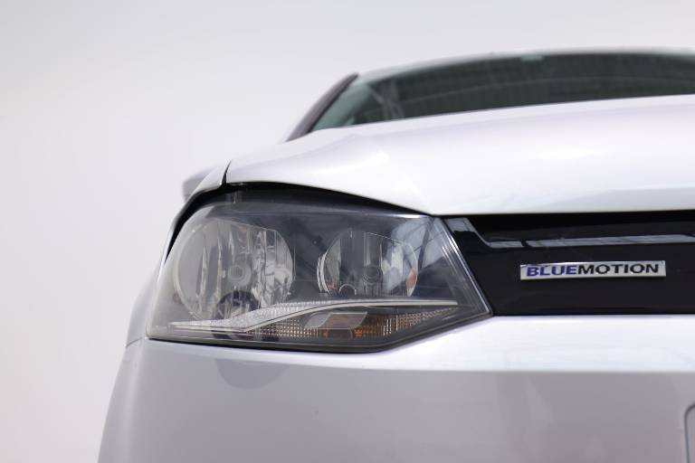 VOLKSWAGEN Polo 11