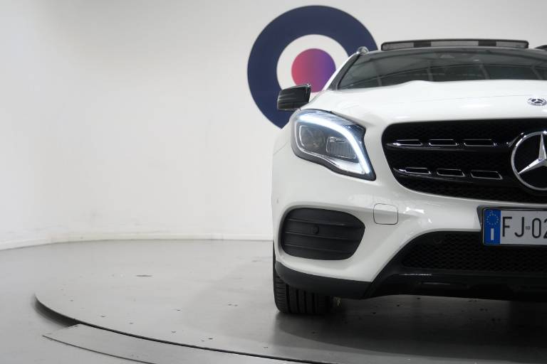 MERCEDES-BENZ GLA 220 49