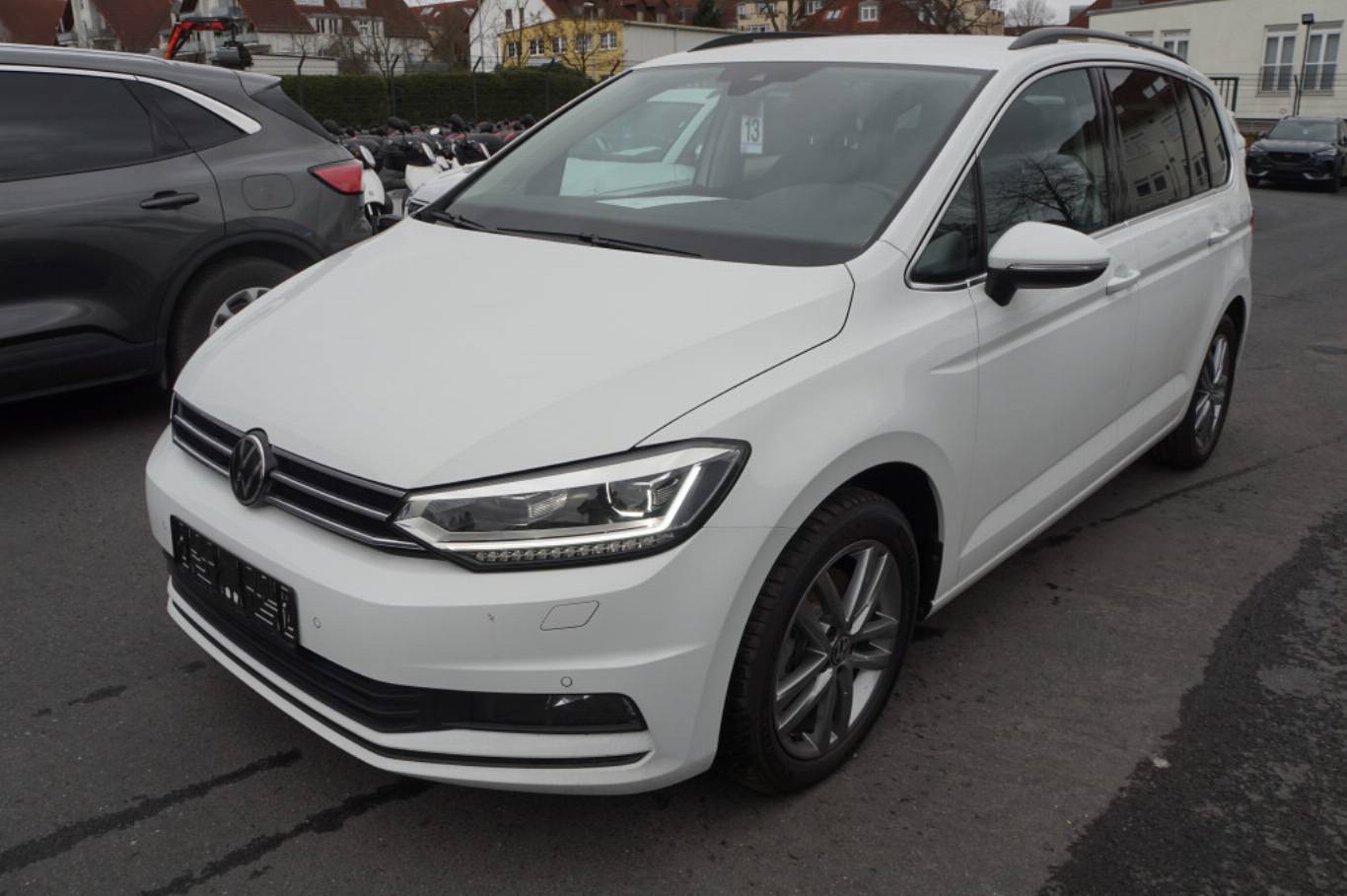 VOLKSWAGEN Touran 1