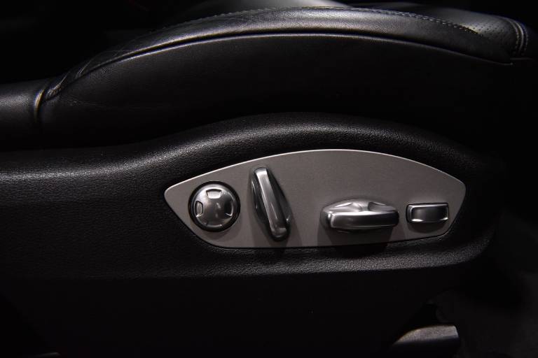 PORSCHE Macan 11