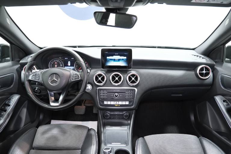 MERCEDES-BENZ A 180 40
