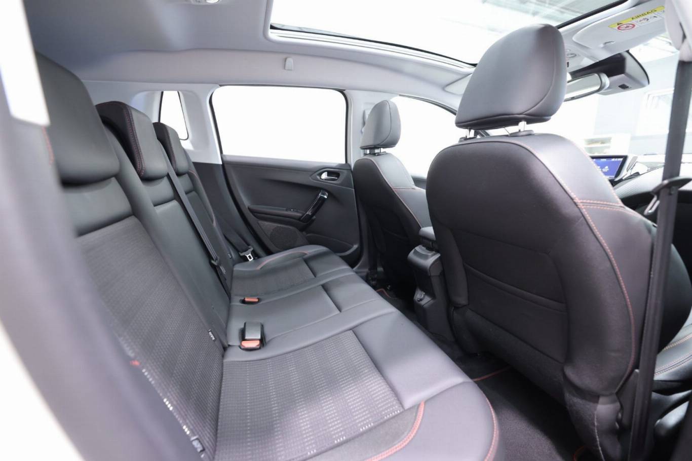PEUGEOT 2008 47